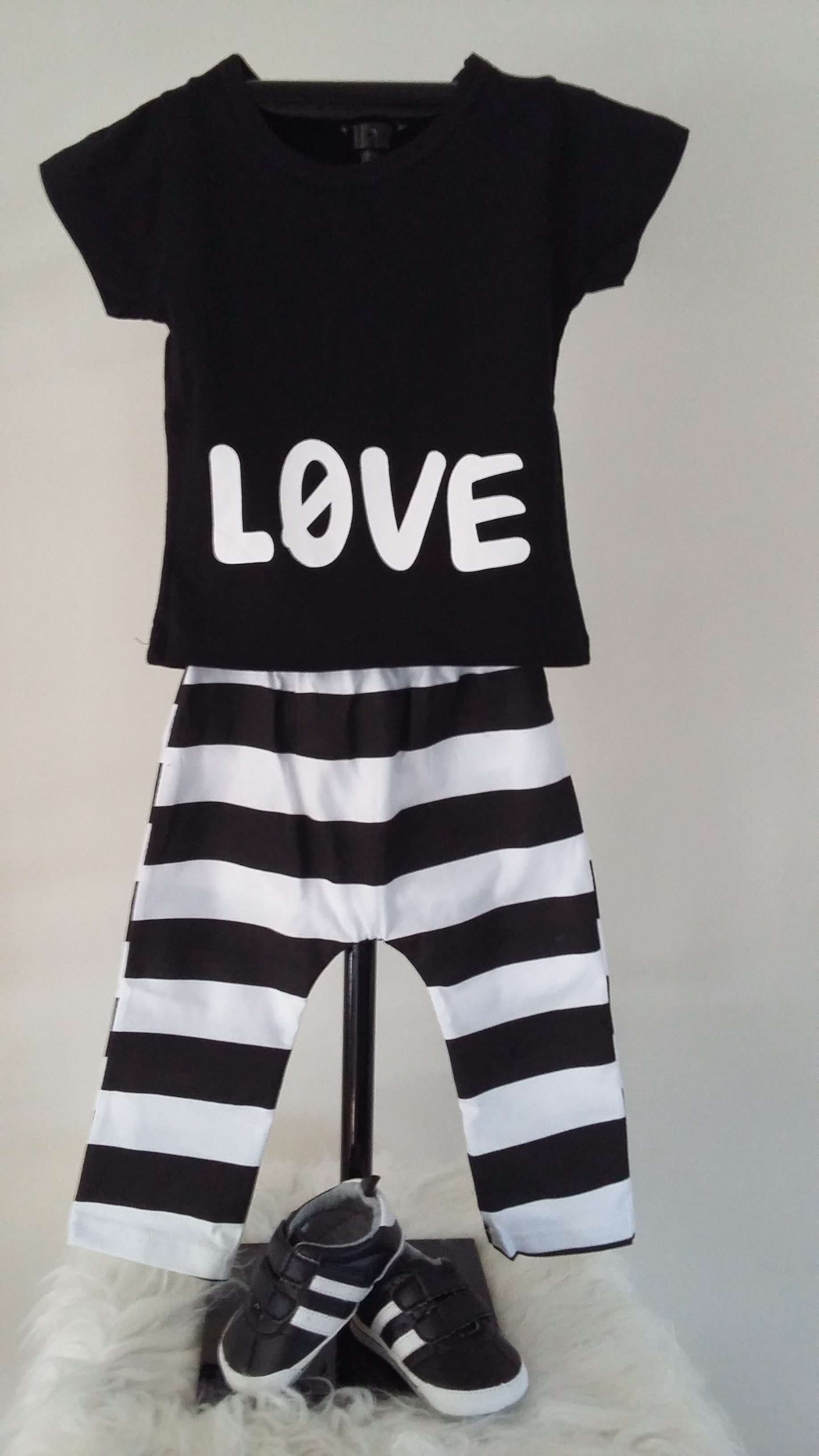 zwart/wit shirt “love” met gestreepte | Bellebo